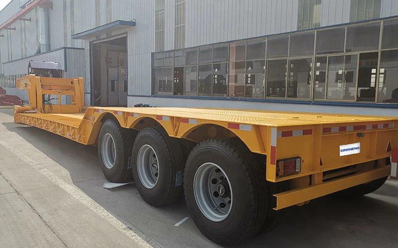 SINOHENG hydraulic gooseneck detachable low bed trailer with the gooseneck lowered for loading view 3