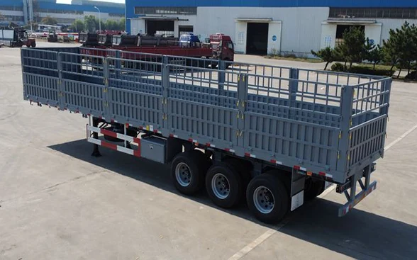 SINOHENG 40ft tri-axle fence stake cargo semi-trailer with high side stakes view 3