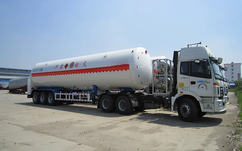 SINOHENG stainless LNG cryogenic storage vessel semi-trailer with insulated tank view 3