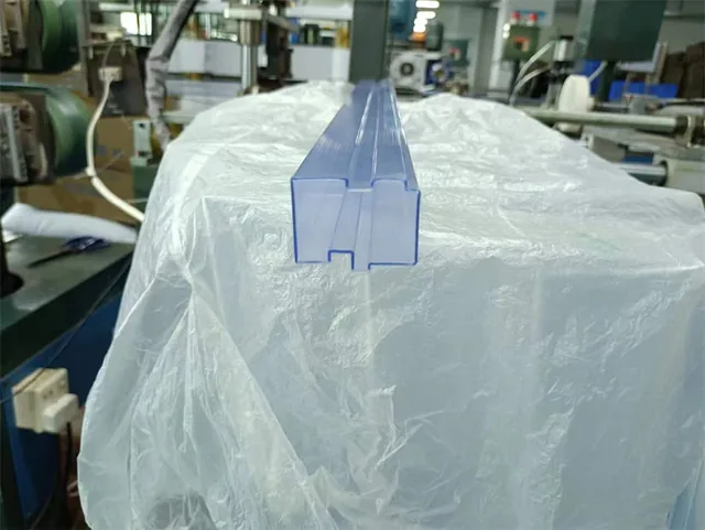 Bundled ESD tubes with rubber end plugs fitted at both ends