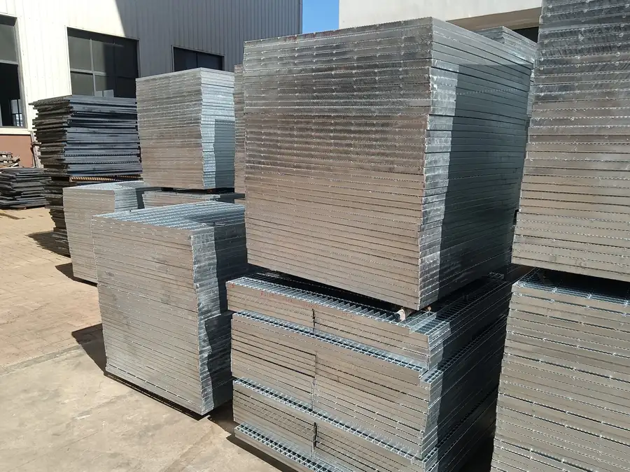 Hot-dip galvanized steel grating panels stacked in the plant yard