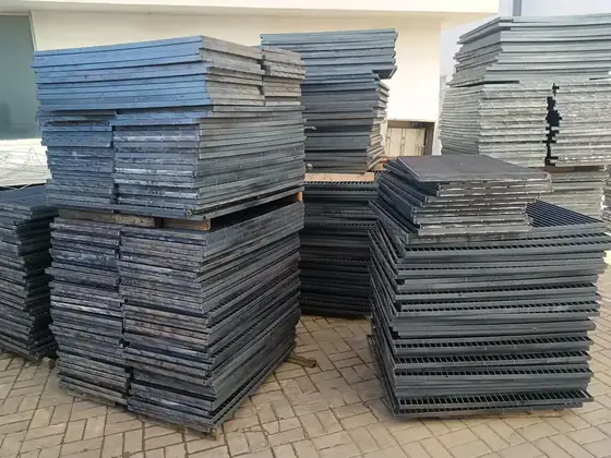 Welded Steel Grating 30x2.5 With Flat Cross Bar produced by ShengJingYe