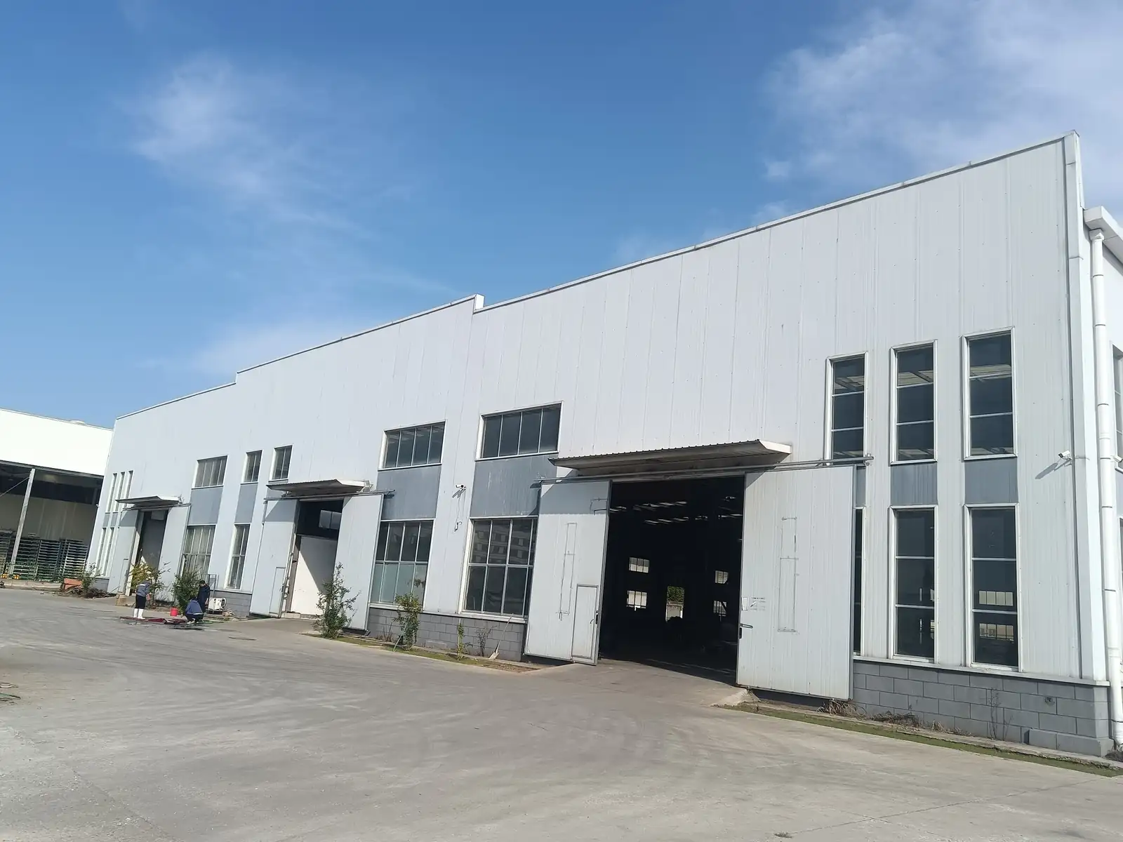 The ShengJingYe steel grating plant in the Yantai Economic and Technological Development Zone