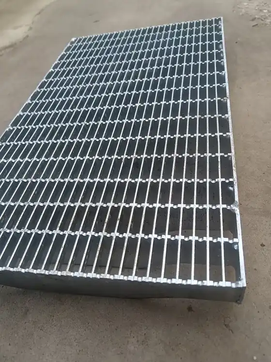 Heel Guard Grating 30x2.5 Framed Panel produced by ShengJingYe
