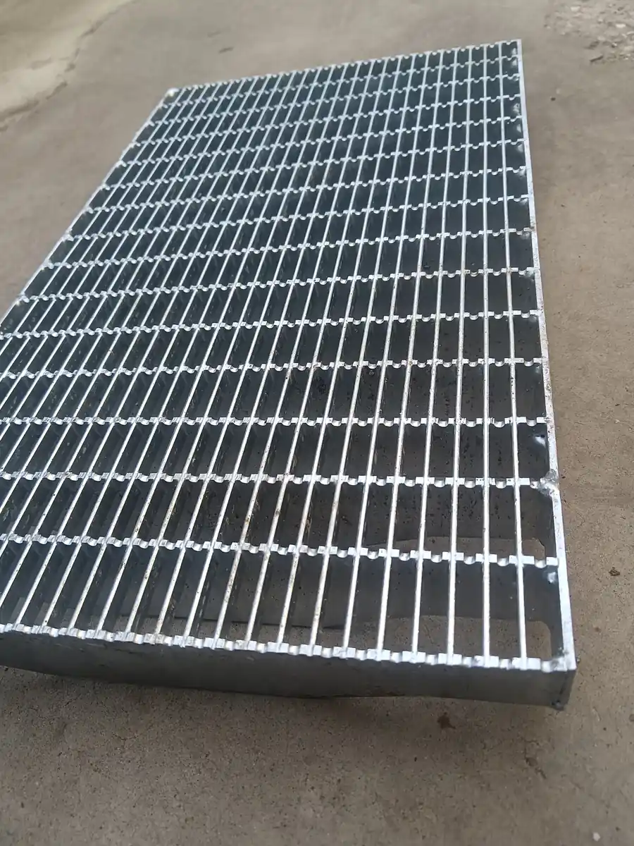 Heel Guard Grating 30x2.5 Framed Panel produced by ShengJingYe