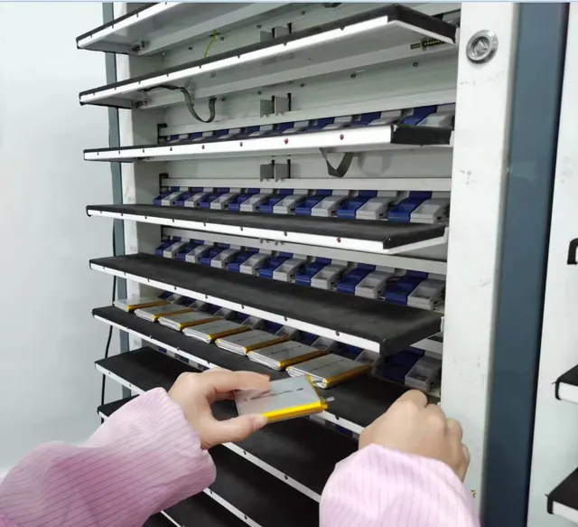 Battery capacity sorting cabinet