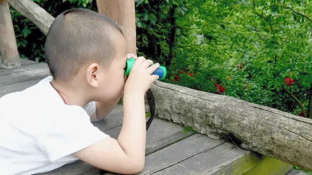 Shinyzen WD45 kids binoculars in several colour combinations