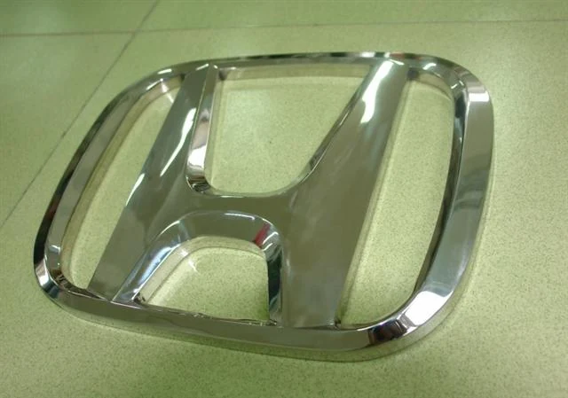 3D stainless steel logo 02 — additional workshop photograph of the finished letter