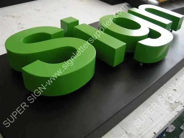 painting metal sign letter07 — additional workshop photograph of the finished letter