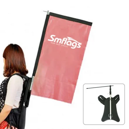 Reinforced backpack with adjustable shoulder straps and front buckle