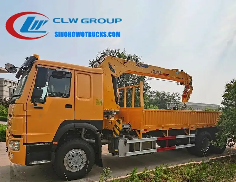 10 wheel Sinotruk HOWO 10 tons crane truck in construction site with telescopic boom extended
