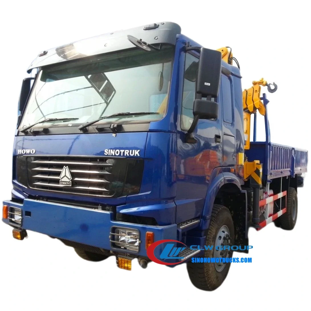 4WD Sinotruk HOWO offroad crane with telescopic boom in construction site terrain