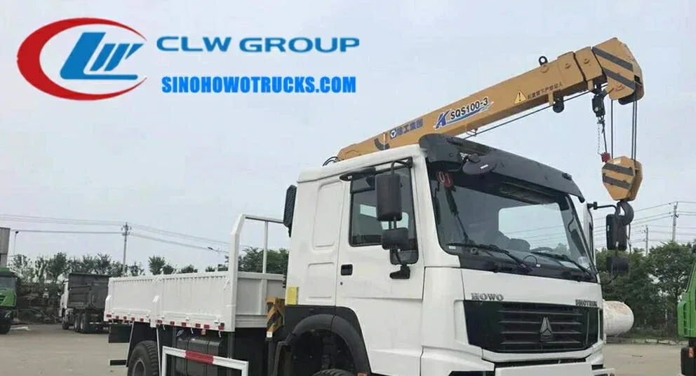 4×4 Sinotruk HOWO desert 8t mobile crane truck with telescopic boom in desert terrain