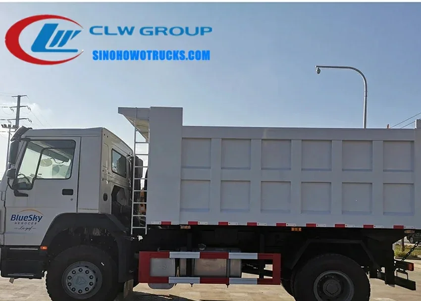 6 wheel Sinotruk HOWO 15 ton medium duty dump truck in red with front lifting tipper body