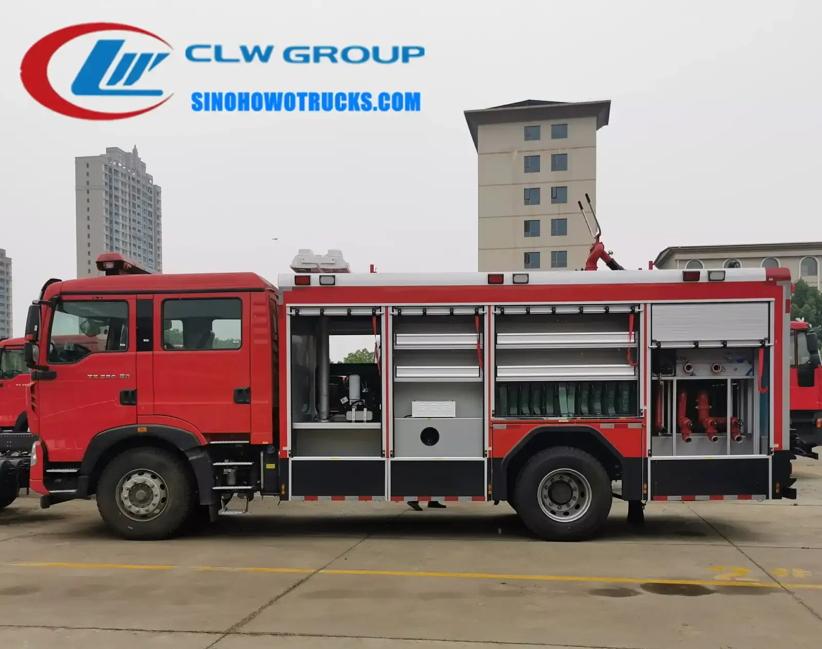 6 wheeler Sinotruk HOWO fire utility truck in fire service red with rear-mounted fire pump and water cannon