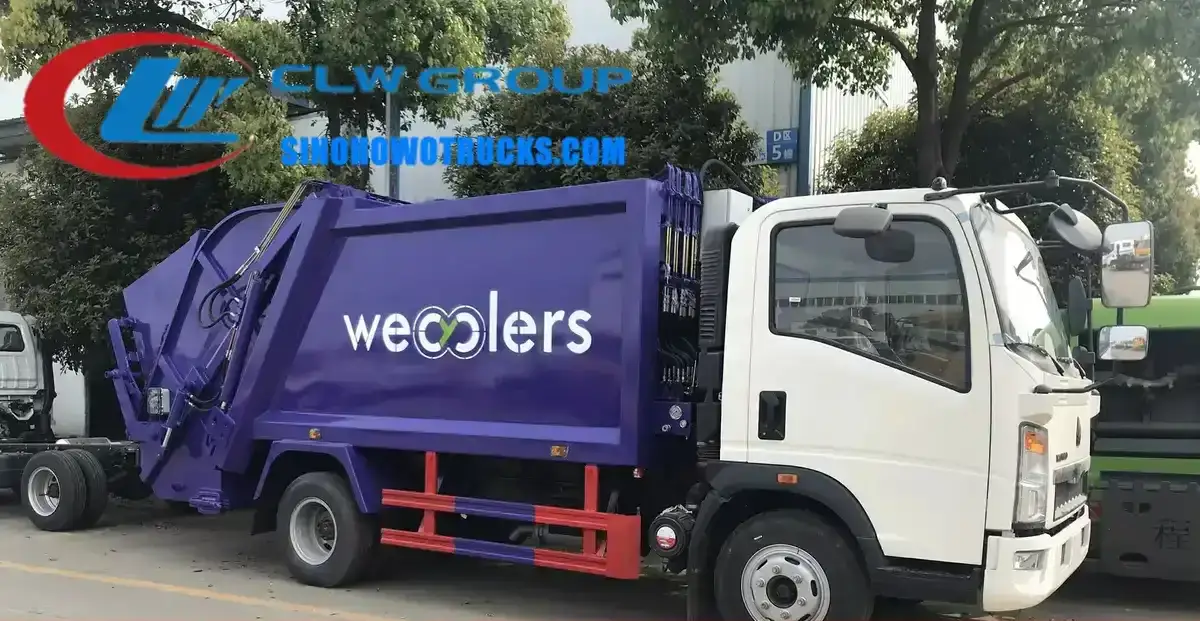 Sinotruk HOWO 5cbm rear load compactor truck in urban waste collection service