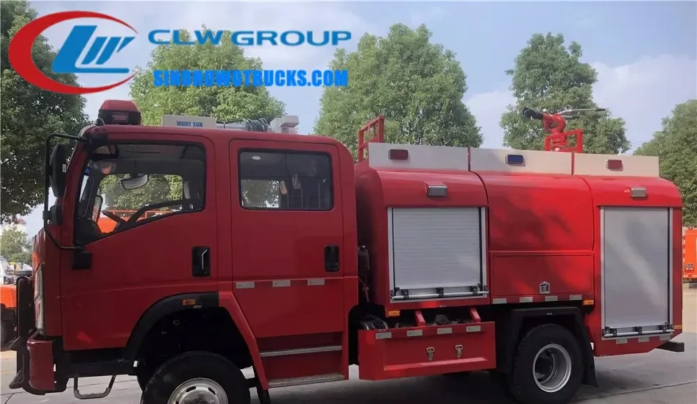 Sinotruk Homan 5 ton cross-country forest fire truck in red with 4x4 chassis and mounted fire monitor