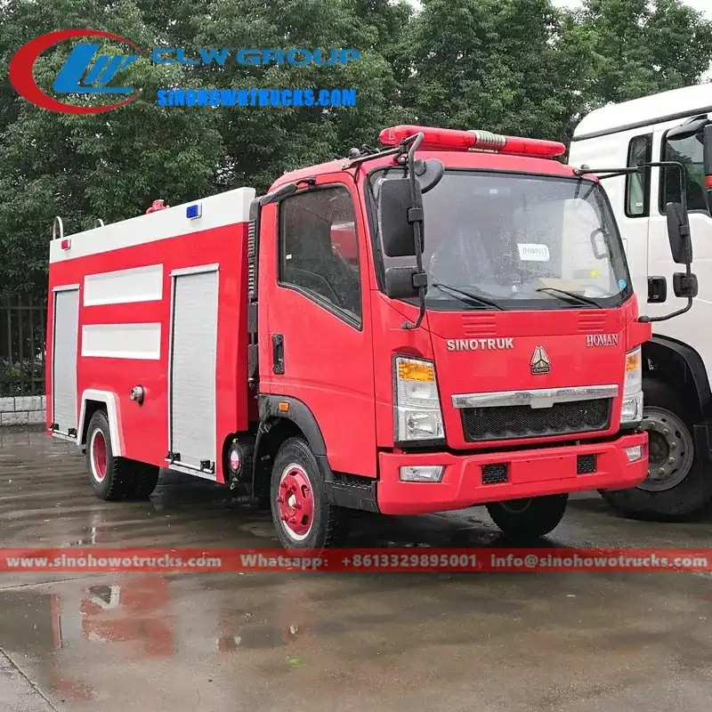 Sinotruk HOWO 4x2 small fire engine in fire service red with roof mounted PS30 monitor