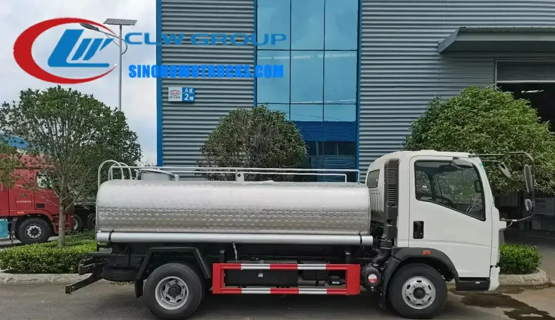 Sinotruk HOWO mini milk tanker in white with food-grade stainless steel tank and CIP cleaning system