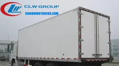 Side view of the HOWO reefer truck showing 95 mm insulated walls and FRP surface
