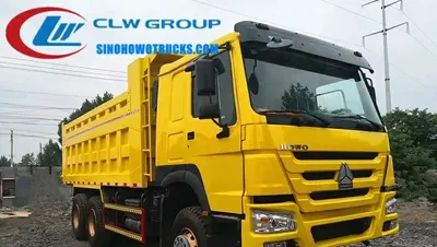 Front lift mechanism of the HOWO tipper truck with hydraulic pistons in operation