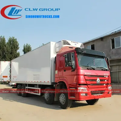 Side view of the HOWO reefer truck showing 85mm thick sandwich panels and aluminum flooring