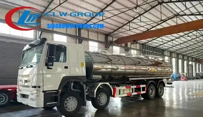 Side view of the HOWO dairy tanker showing the 80mm polyurethane insulation layer and stainless steel tank