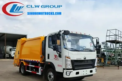 Side view of the HOWO compactor truck showing high-strength T420 steel body and container lifter
