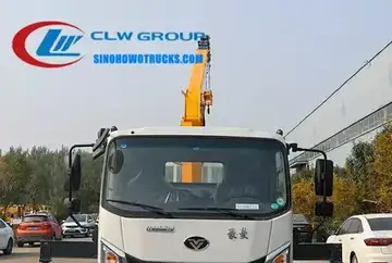 Sinotruk Homan 3 ton truck crane with telescopic boom in urban construction site