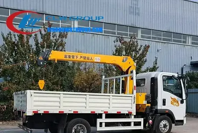 Side view of the 4x2 HOWO truck crane showing the telescopic boom and cab