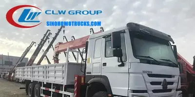 Side view of the HOWO truck crane showing the telescopic boom and compact hinge point design