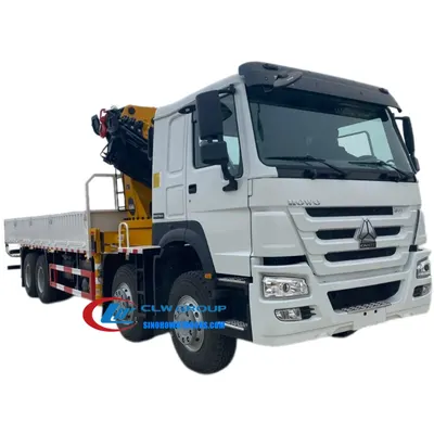 Rear view of the truck-mounted crane with slewing mechanism and float three-point bridge structure