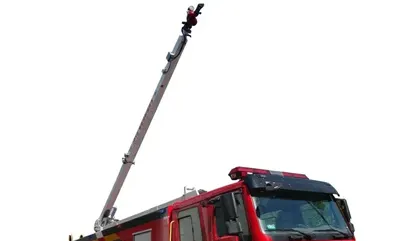 Sinotruk HOWO 6x4 high altitude spray airport fire truck in fire service red with 18 metre spray arm extended