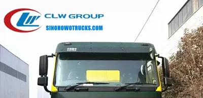 Rear view of the HOWO water tanker showing rear working platform and high cannon