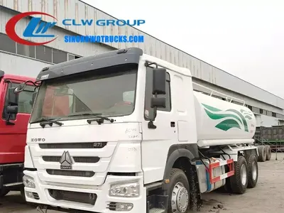 Rear view of the HOWO water truck showing fan-shaped sprinkler and high-pressure water cannon