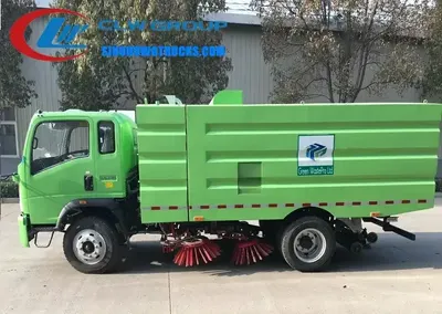 Sinotruk HOWO 5 ton road sweeper truck in city street cleaning operation with vacuum system active