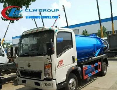 Side view of the HOWO sewage tanker showing the 8.25R20 tubeless tires and hydraulic tank lift system