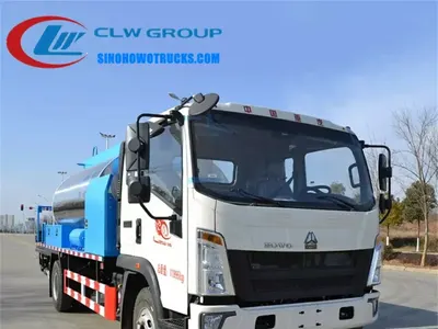 Sinotruk HOWO 6 ton asphalt paving truck in red with 6000 L tank and computer-controlled spray system