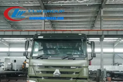 Sinotruk HOWO 7.5 tonne lorry with crane in standard configuration with telescopic boom mounted at rear