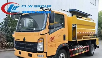 Side view of the mini jetting truck showing hydraulic rear door and 5-meter suction pipe