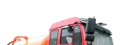 Side view of the wastewater vacuum truck with open cab and reinforced rims with HQ mark