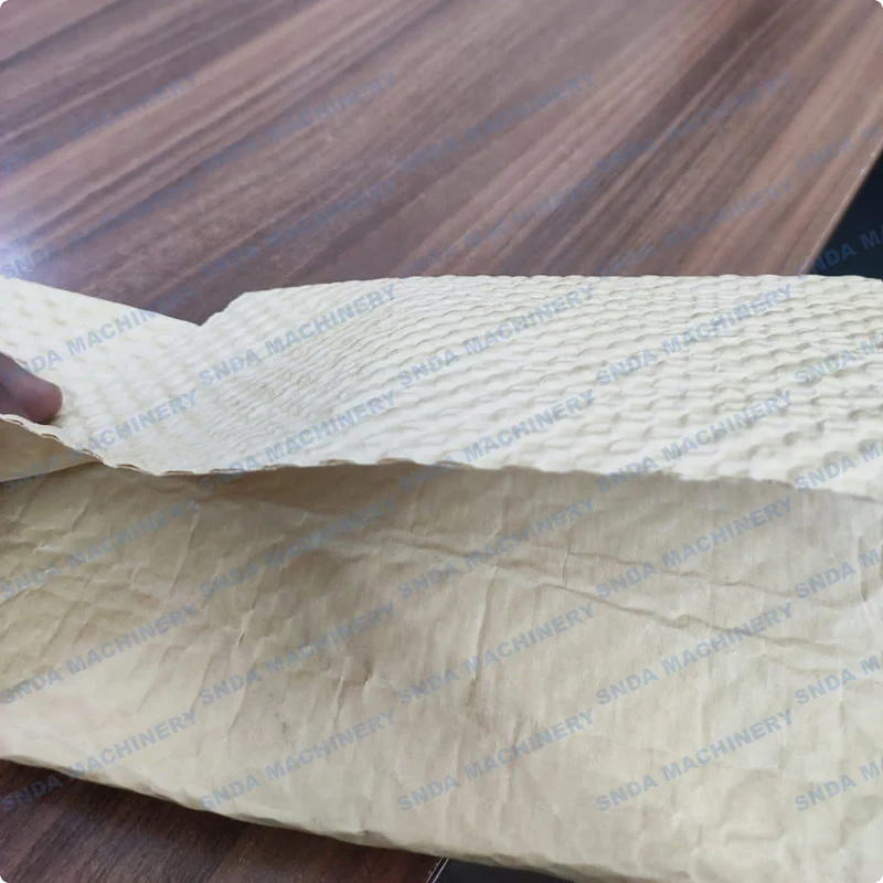 Heated concave-convex rollers forming bubbles on kraft paper in the SD-PB1300 machine