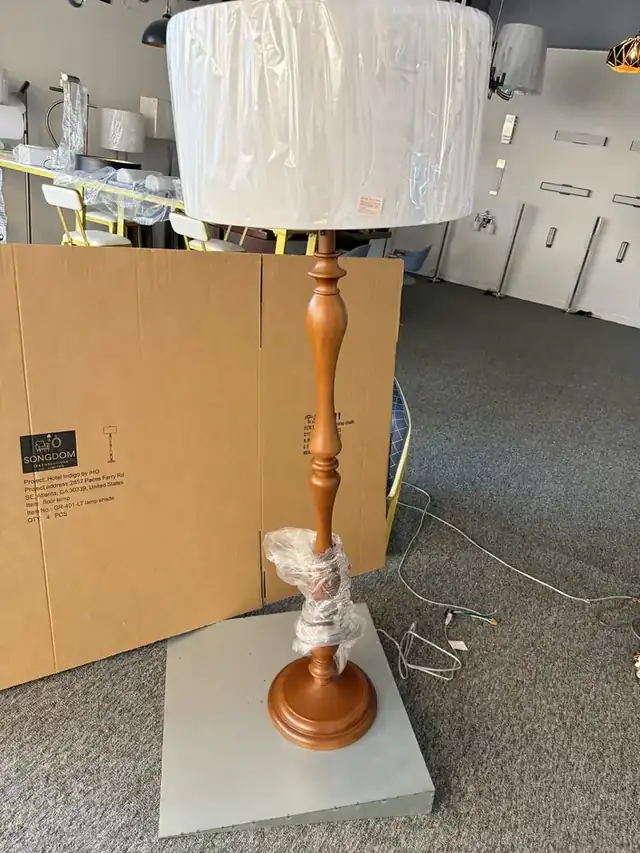 Tilting stability test of the Hotel Indigo floor lamp during inspection