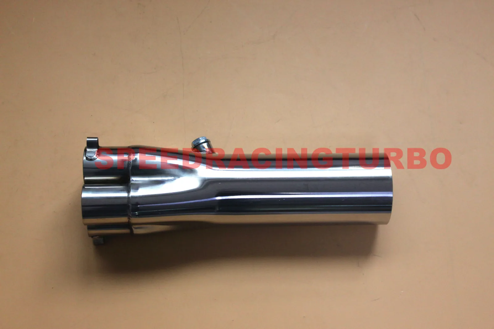 Close-up of 3.5 inch collector end with 4 O2 sensor ports and smooth internal surface