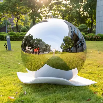 4 Feet Mirror Polished Stainless Steel Hollow Sphere detail 3