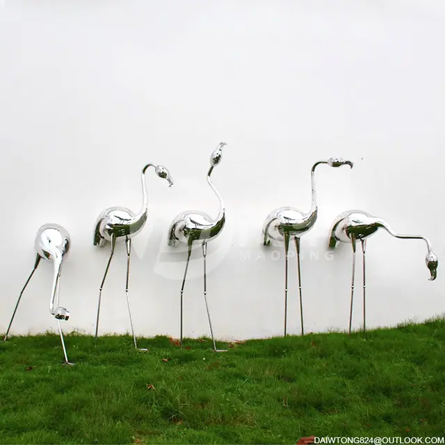 Garden Decorated with Stainless Steel Flamingo Statue