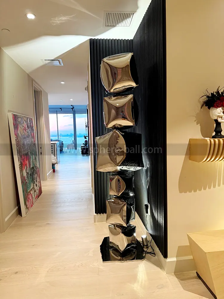 2000 mm Mirrored Sculpture in Miami, view 3