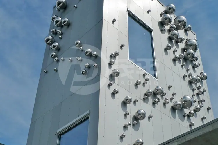 148 Piece Ball Wall in Norway