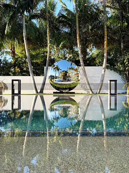 Mirror Stone Pillars in Miami Beach, view 2