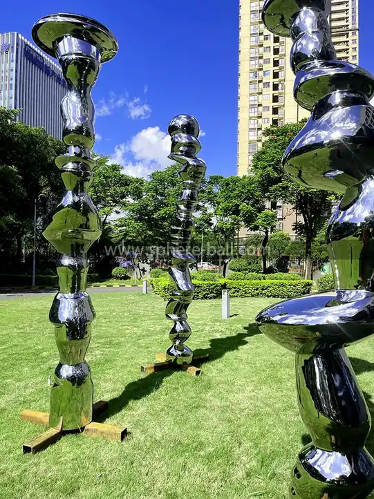 Mirror Stone Pillars in Miami Beach, view 4